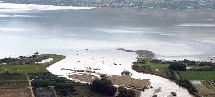 Άφαντοι οι ψαράδες που αγνοούνται από την Κυριακή στη λίμνη Μικρή Βόλβη